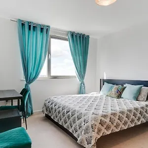 View Apartment, Short Walk To Tower Bridge, Free Parking Apartment